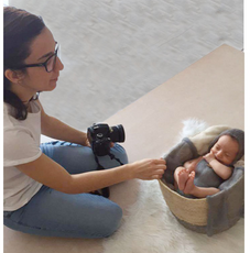 Backstage séance naissance bébé au studio Les Petits Gones à Vénissieux